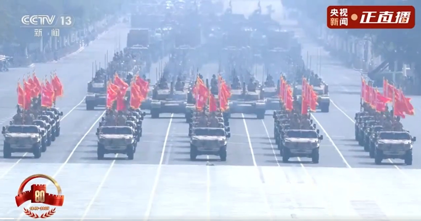Estes 115 veículos militares Dongfeng Mengshi no campo de parada são de Hubei!